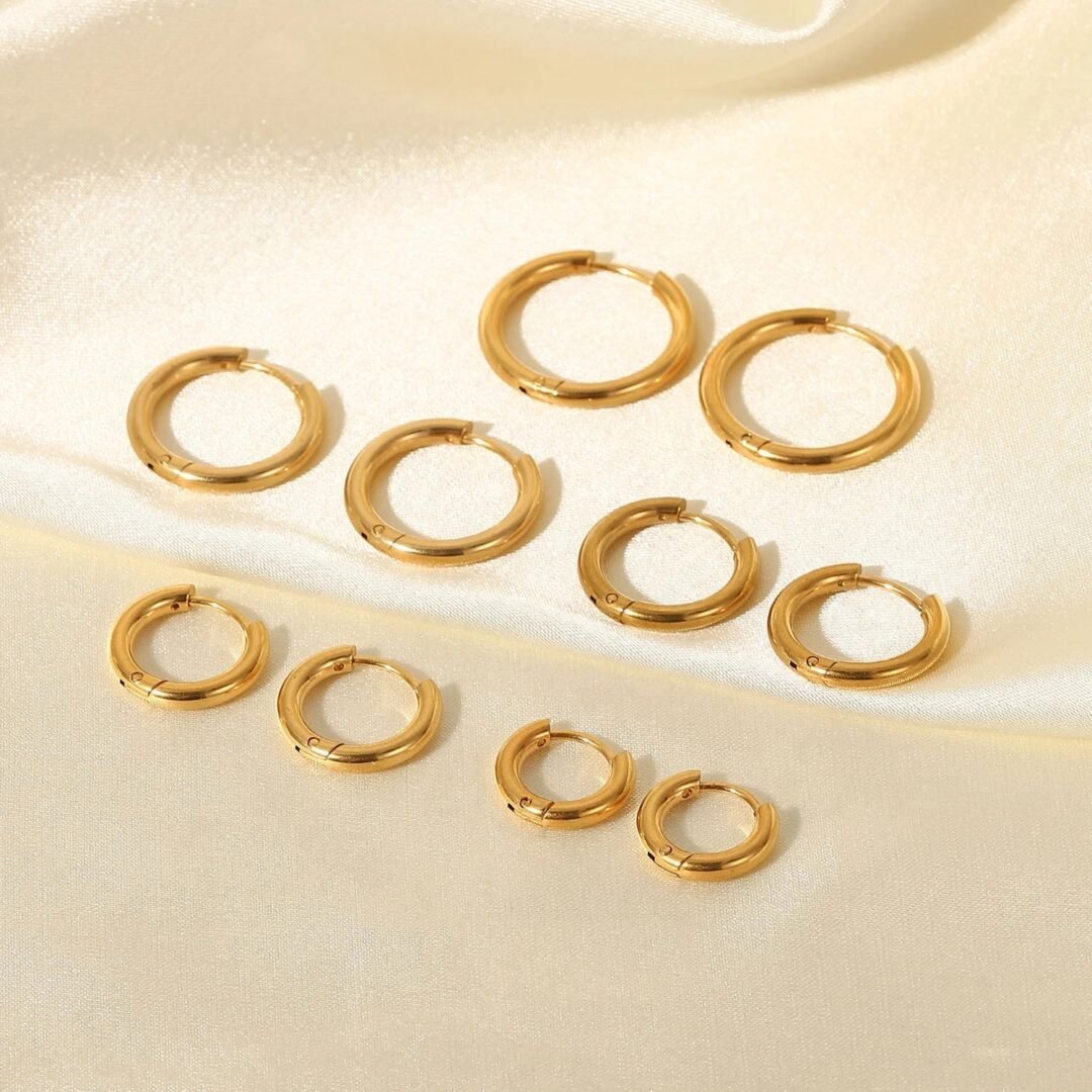 Gold Huggies 14mm — close-up of huggie hoop clasp