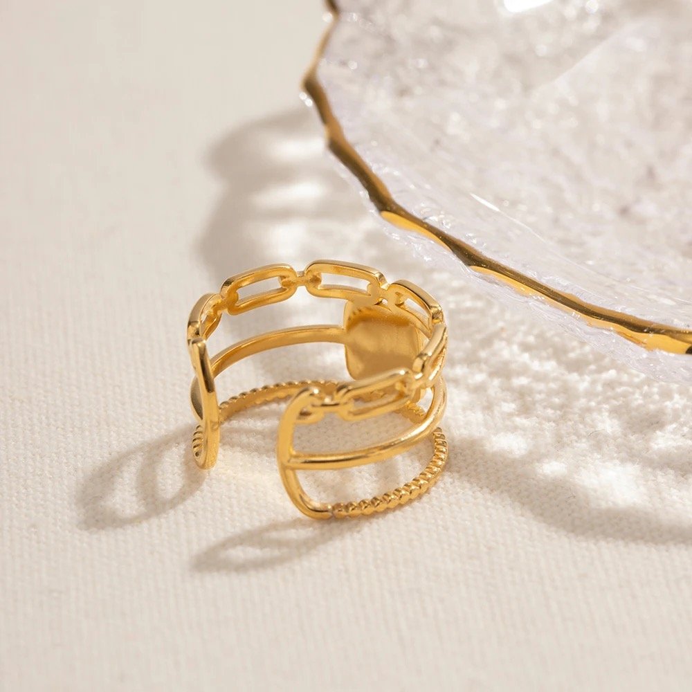Mabel — close-up of the adjustable gold band