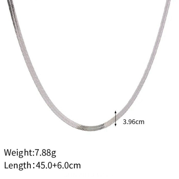 Snake Chain Silver — silver chain worn at the collarbone