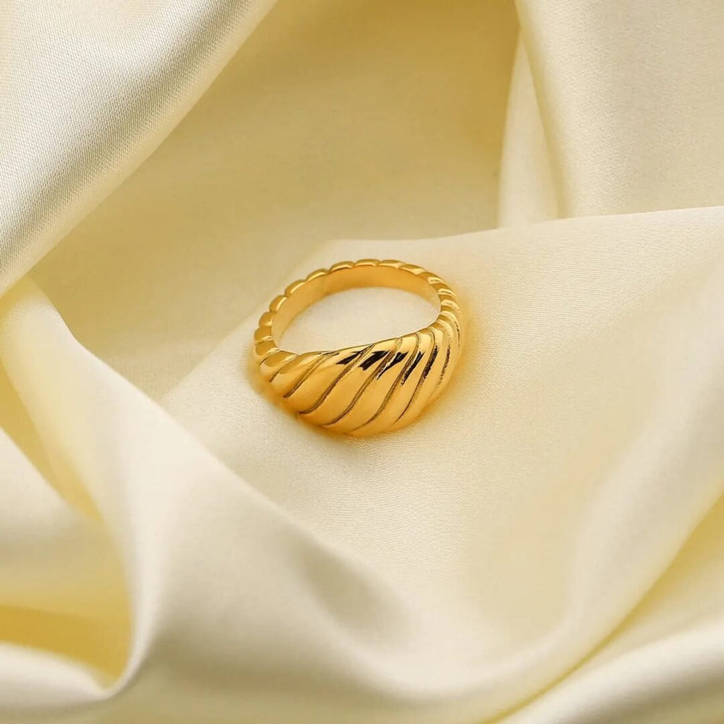 Baguette Ring — close-up of flat rectangular face