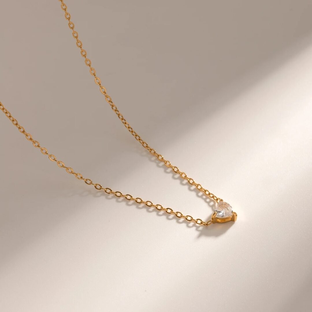 Darling — gold-plated zircon pendant, detail