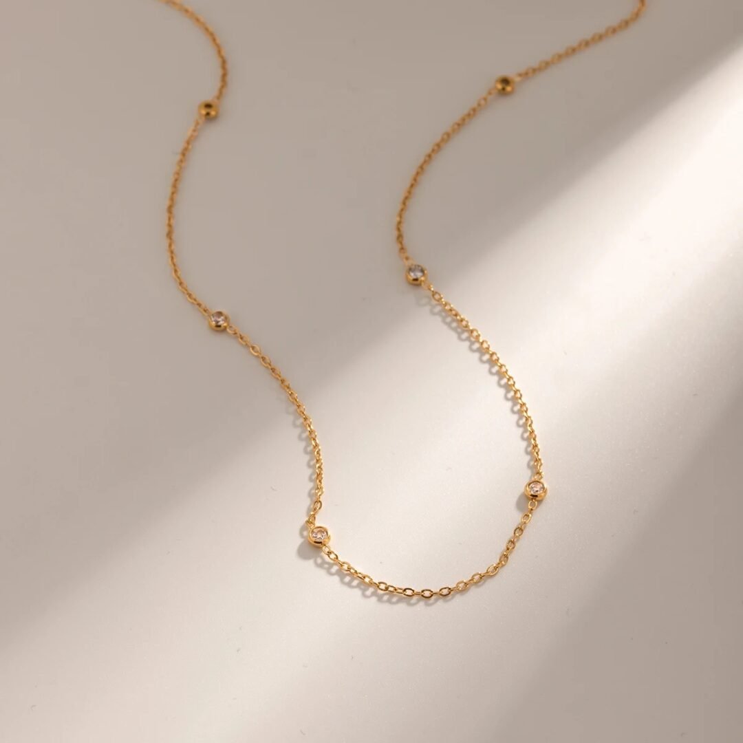 Lila Necklace — zircon pendant on fine gold chain, detail