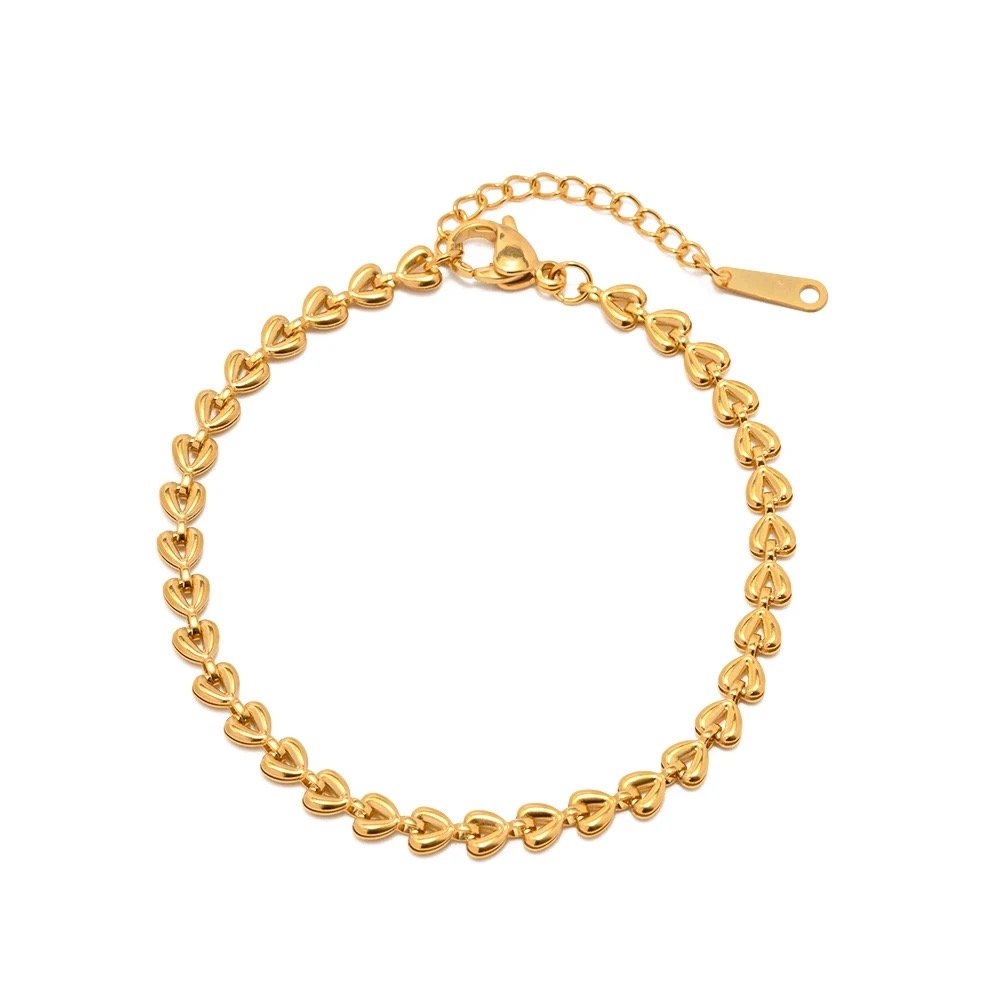Heartfelt Bracelet — heart motif chain bracelet in 18k gold plating, front view