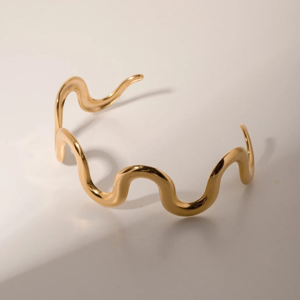 Wave Cuff — close-up of wave cuff profile