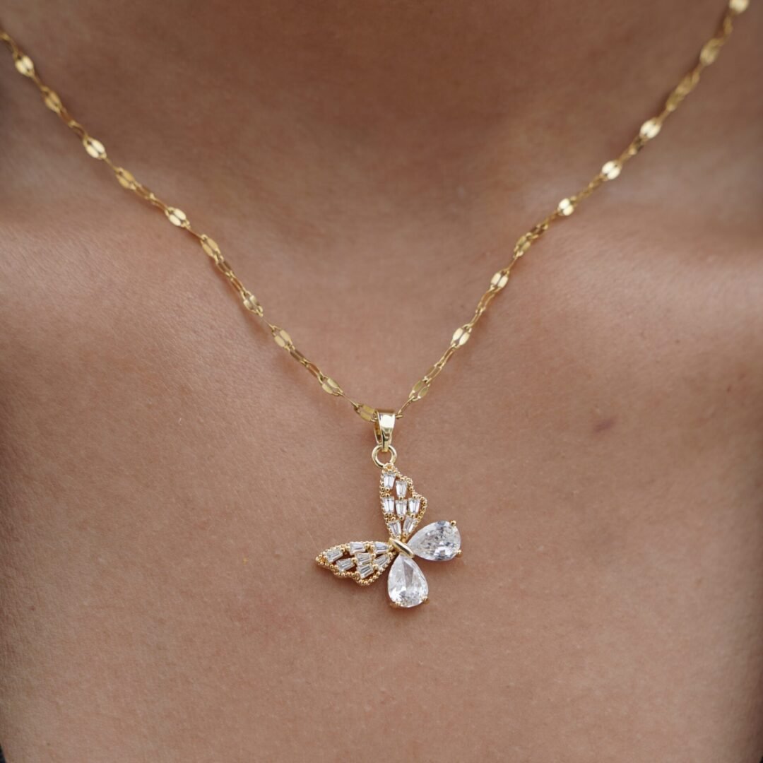 Winx — gold-plated zircon necklace worn at the collarbone