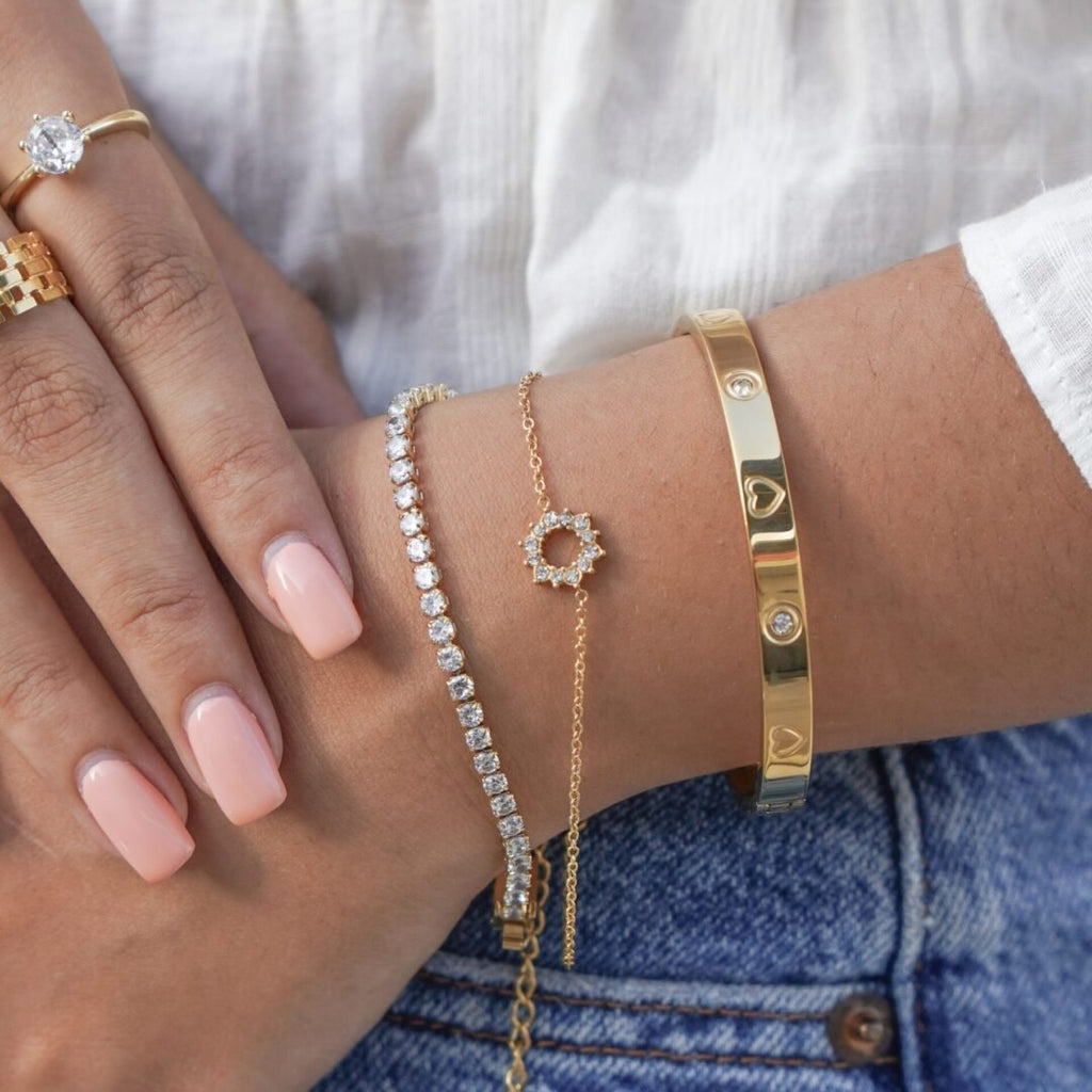 Ring Bracelet — gold-plated chain bracelet worn on the wrist