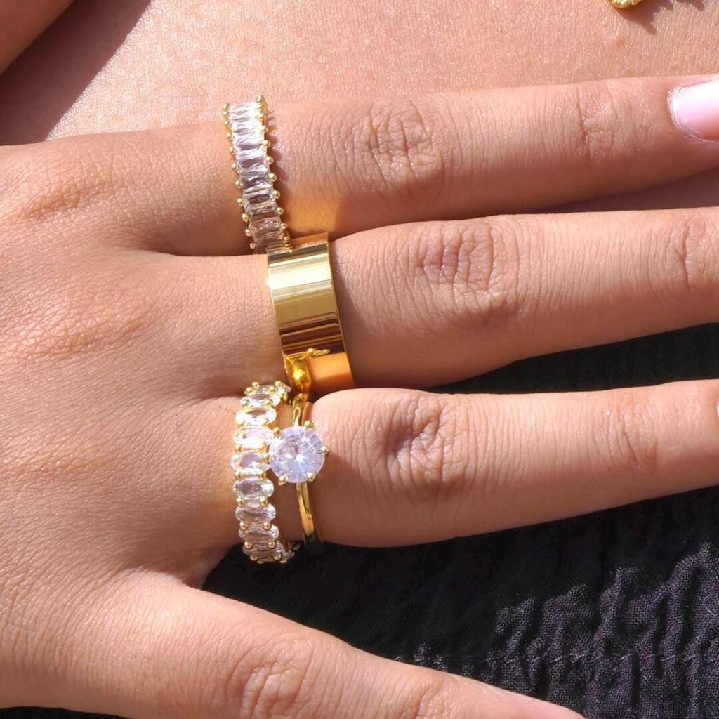 Jules — gold-plated adjustable zircon ring worn on the finger