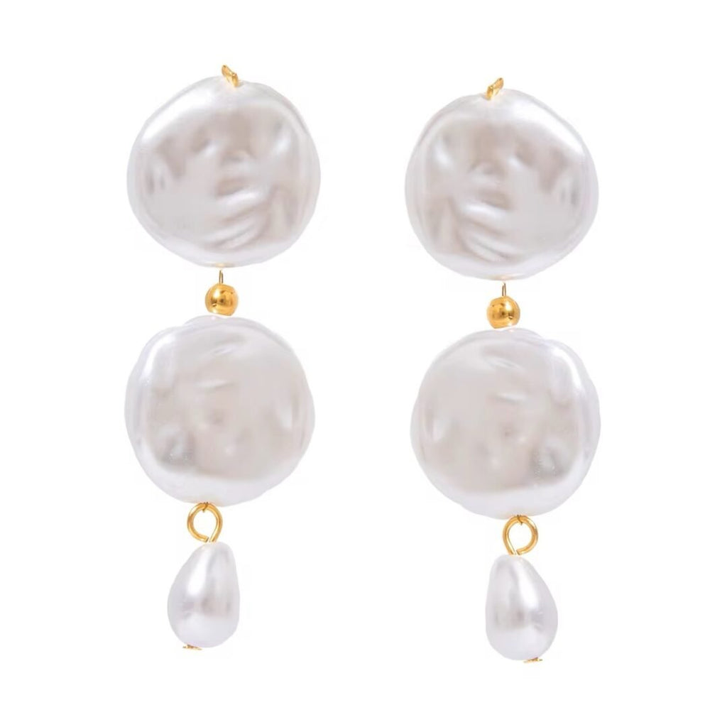 Lumi Pearl — imitation pearl earrings in 18k gold-plated stainless steel, front view