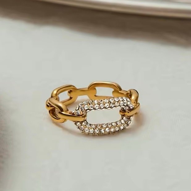 Connect — linked band ring in 18k gold-plated stainless steel, front view