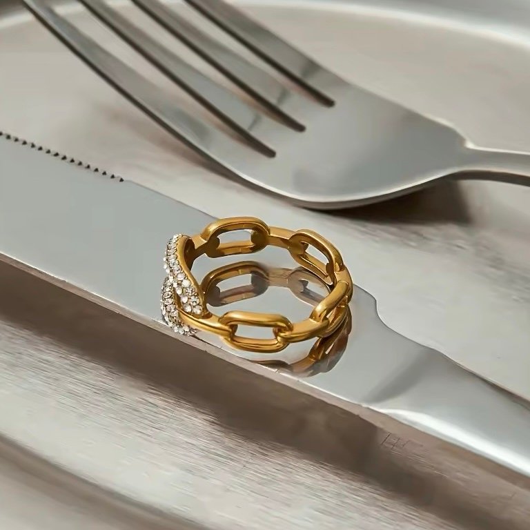 Connect — close-up of the linked join