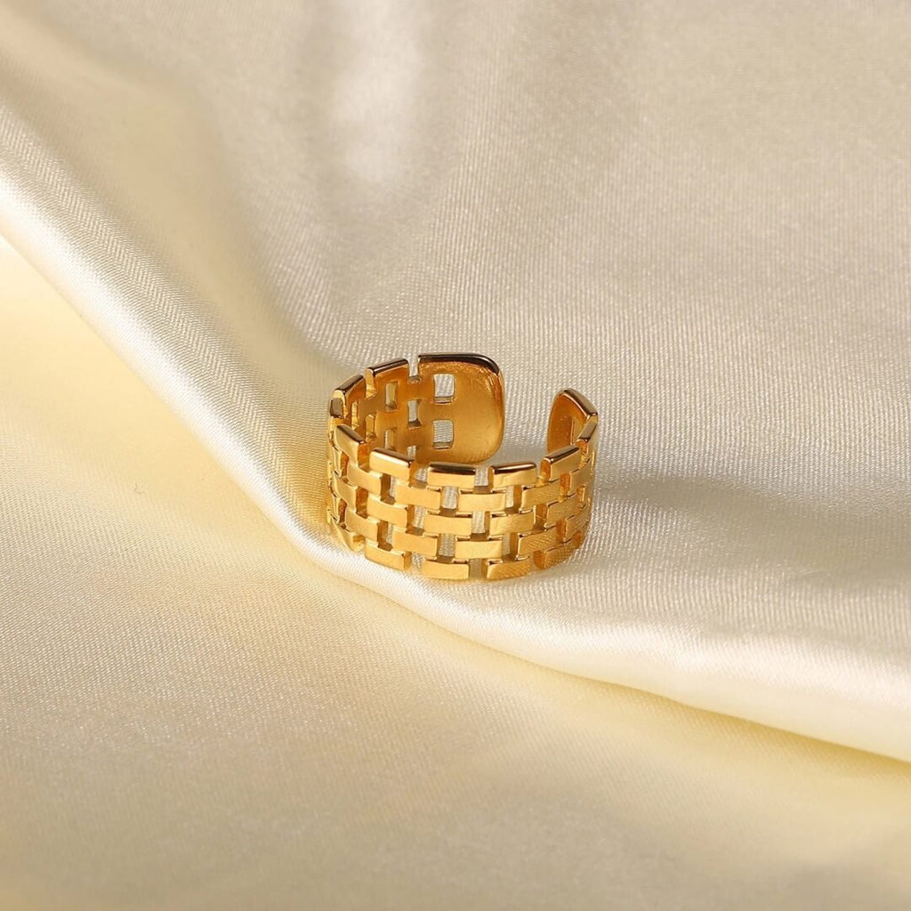 Webster Ring — adjustable band, side view