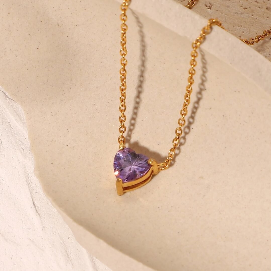 Gem Heart — gold-plated heart pendant, detail