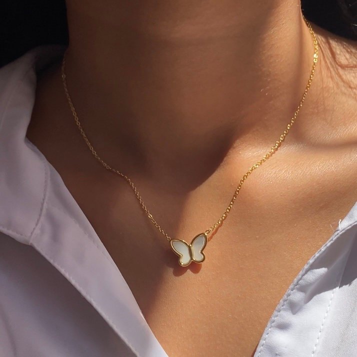 Nabi — close-up of natural shell stone in gold-plated setting