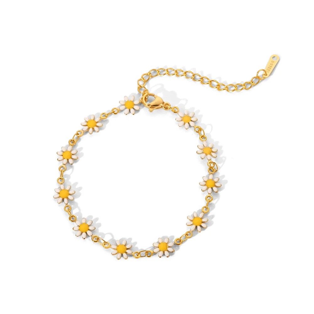 Daisies Bracelet — daisy chain bracelet in 18k gold-plated stainless steel, front view