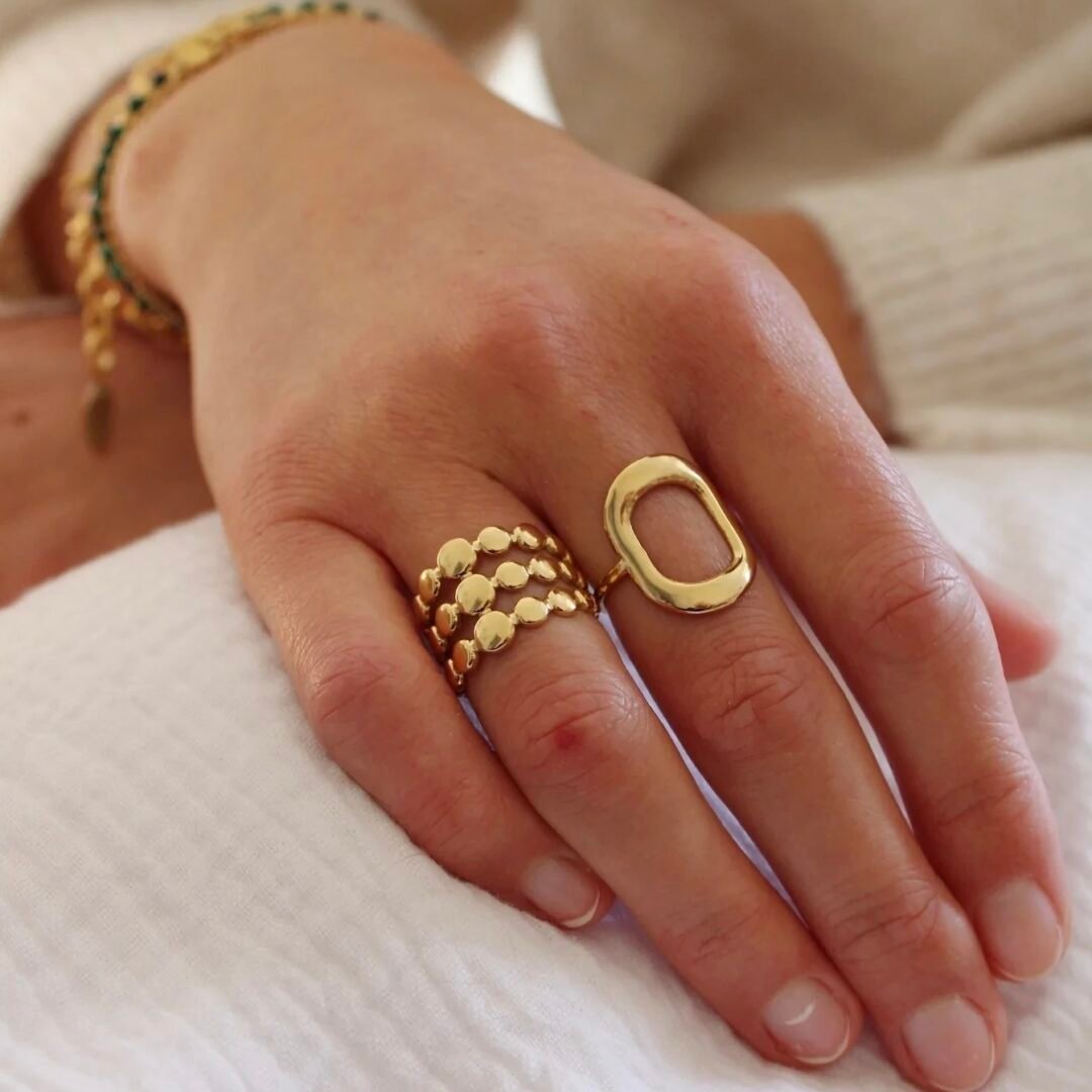 Trio Ring — close-up of three joined bands