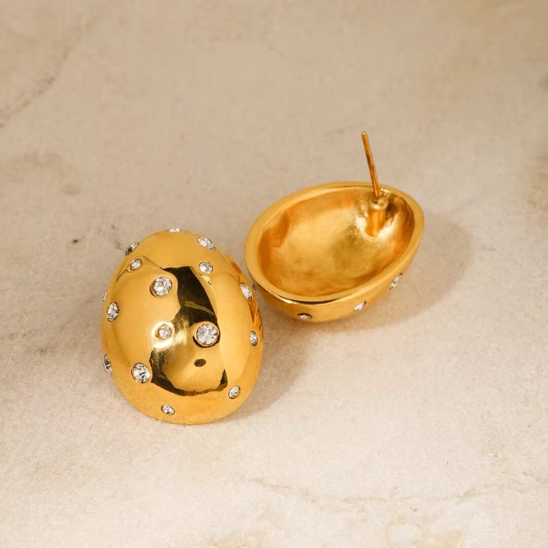 Serephina’s Nest — close-up of woven gold-plated nest setting