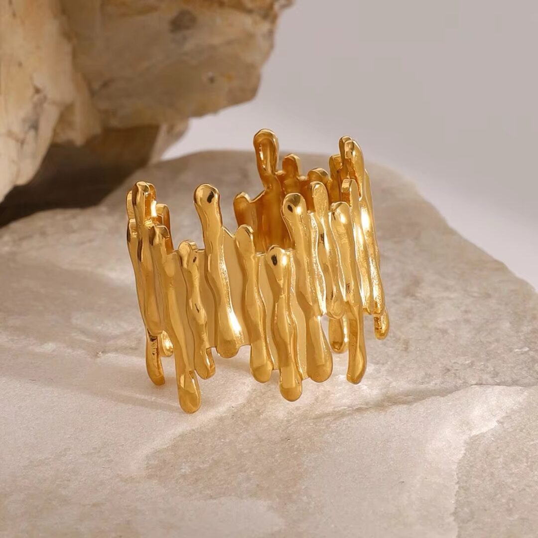Cove Ring — adjustable band, side view