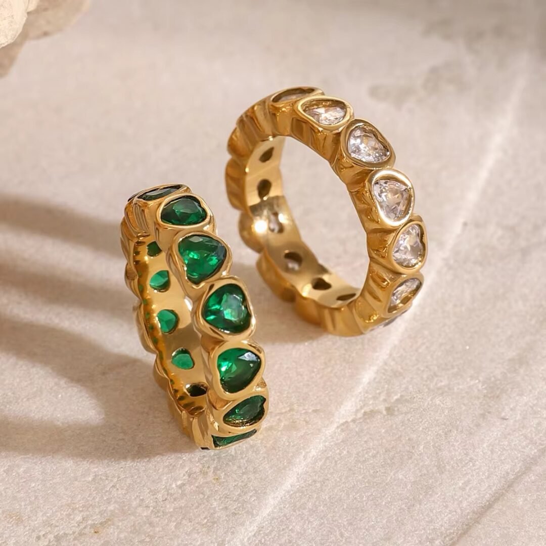 Queen Ring — close-up of zircon along the crown points