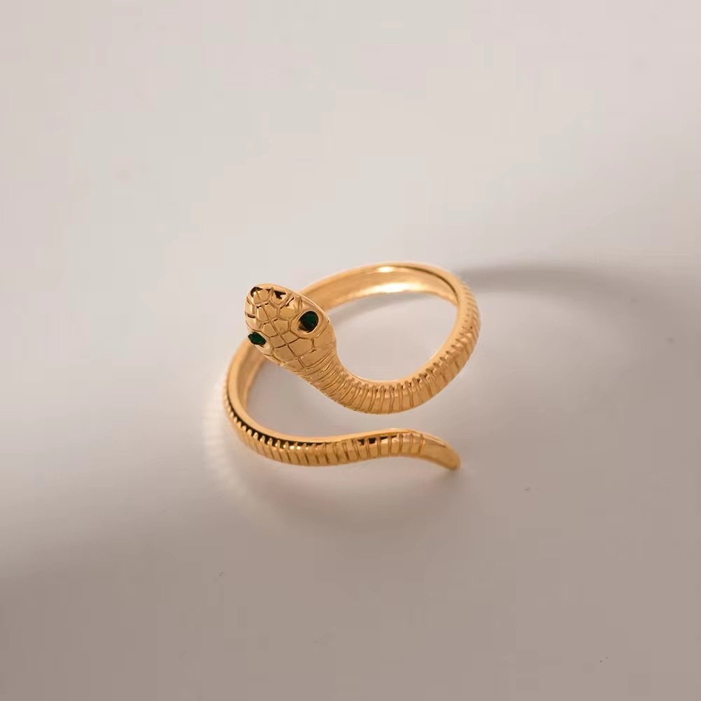 Viper Ring — close-up of zircon along the snake body