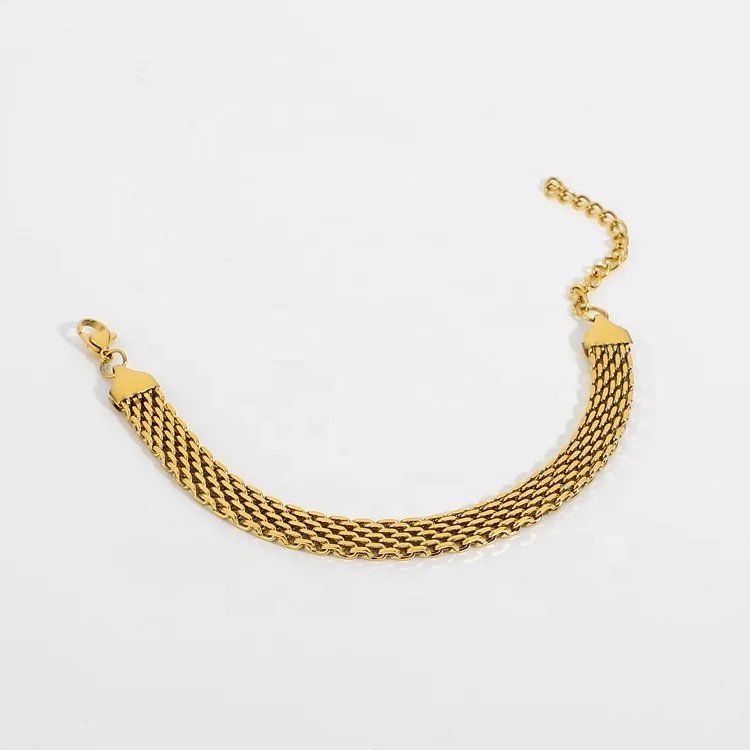 Grace Bracelet — 8mm flat chain bracelet in 18k gold-plated stainless steel, front view